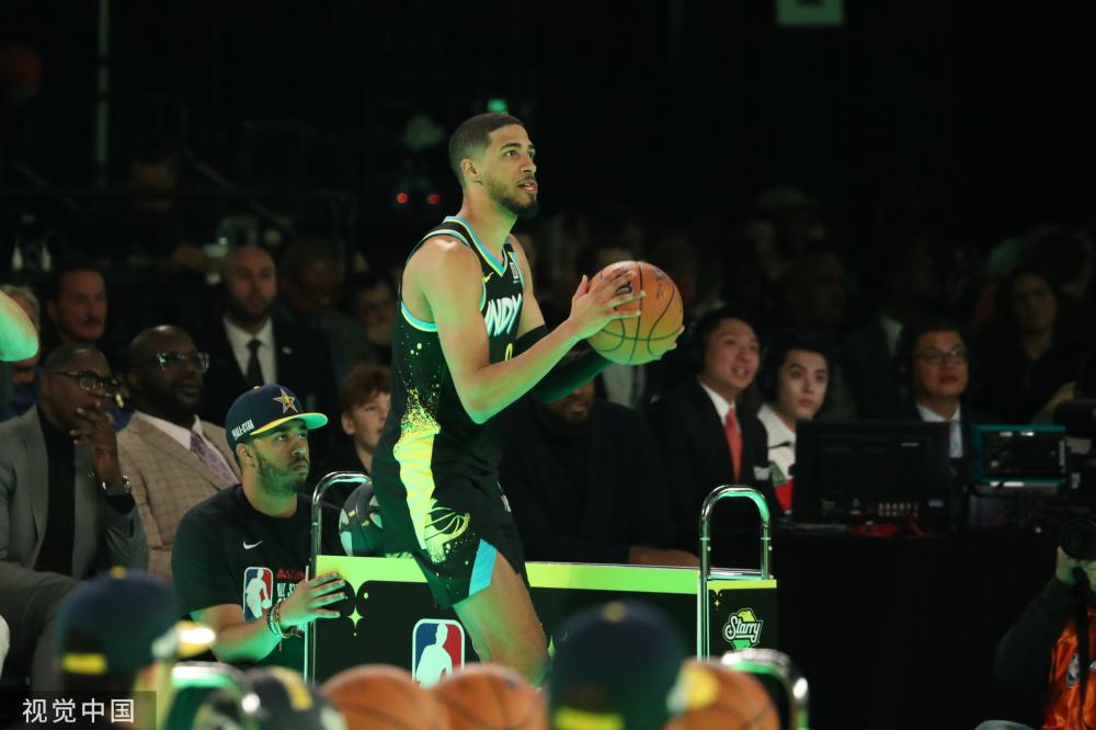 万名观众 万名观众