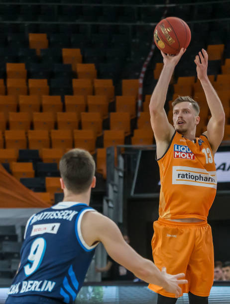 卡萨多忍痛 卡萨多忍痛